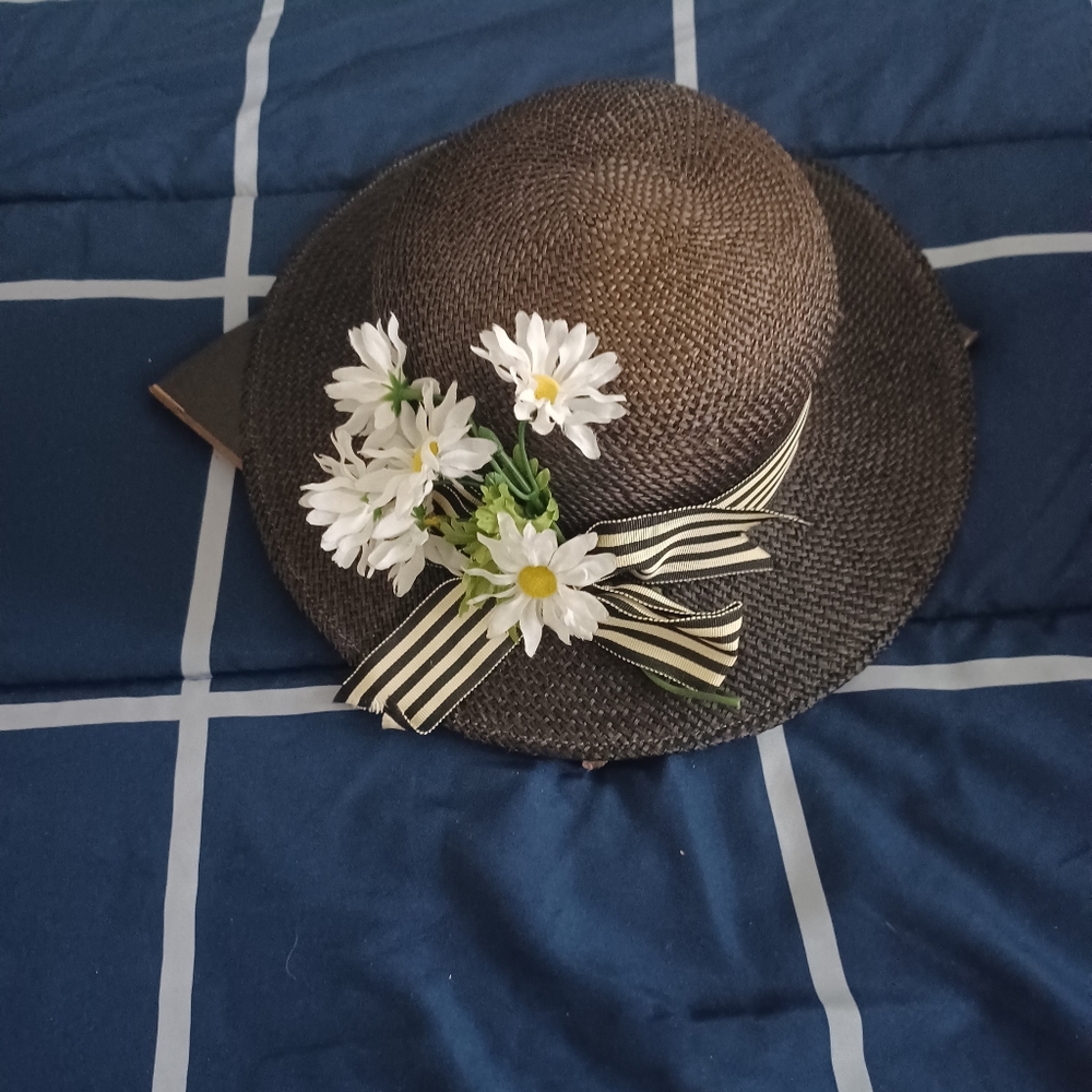 Ladies frank olive for lord & Taylor hat.